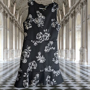 Rosie Harlow Large NWT sleeveless, black & white floral flared hem dress. fall